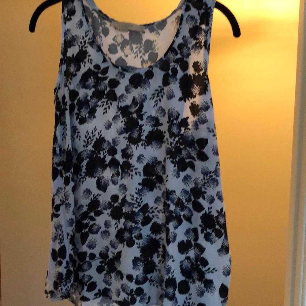 Loft sleeveless top size small